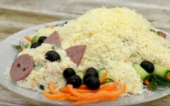 Салат «Новогодняя свинка» с копченой грудкой