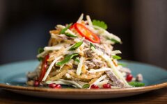 Салат из зеленой редьки с мясом и болгарским перцем