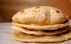 Лепешка пита с кармашком без дрожжей на сковороде