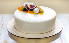Двухслойный муссовый торт с основой из печенья