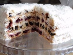 Торт «Вишня в снегу» с кокосовой стружкой