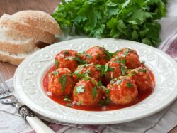 Медовые рыбные тефтели с рисом