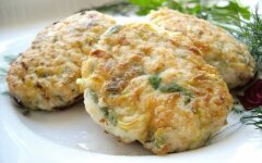 Мясные биточки с рисом и петрушкой
