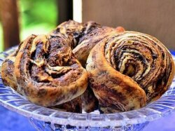 Бриоши с шоколадной начинкой