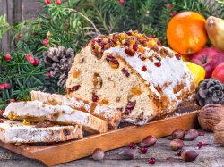 Рождественский творожный штоллен с орехами и цукатами