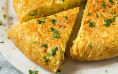 Фриттата с курицей и артишоками