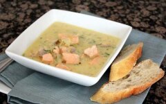Уха из замороженной горбуши с плавленым сыром