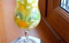Фруктовый крюшон с шампанским