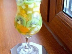 Фруктовый крюшон с шампанским