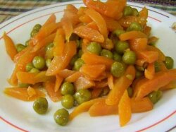 Салат из тыквы с солеными огурцами и помидорами