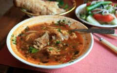 Грузинское харчо из баранины с соусом ткемали