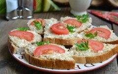 Бутерброды с маслом и икрой трески