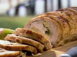 Рулет из свинины с яблоками и клюквой