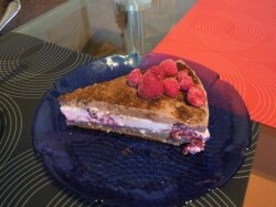 Протеиновый торт с ежевикой