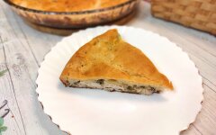 Заливной пирог на кефире с курицей и сыром