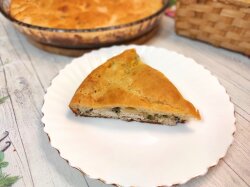 Заливной пирог на кефире с курицей и сыром