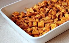 Печенный картофель со специями и пармезаном