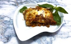 Лазанья болоньезе с мясным фаршем и соусом бешамель
