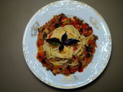 Спагетти с баклажанами и помидорами
