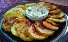 Жареные кабачки с чесноком и майонезом