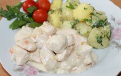 Куриное филе со сливочно-сметанным соусом