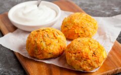 Морковно-яблочные котлеты с изюмом