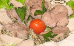 Буженина из курицы с приправами в молоке