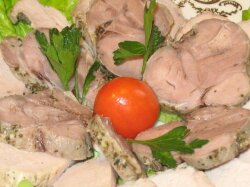 Буженина из курицы с приправами в молоке