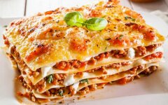 Мясная лазанья с болгарским перцем под соусом Бешамель