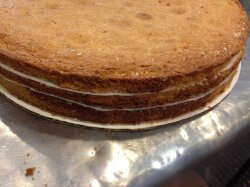 Песочные коржи с молоком