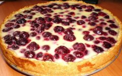 Вишневая шарлотка с творогом без муки