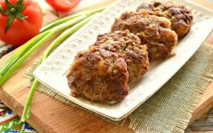 Быстрые котлеты из куриных желудков на сковороде
