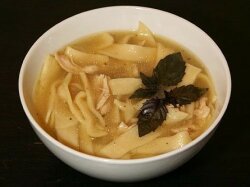 Суп с лапшой по-домашнему на курином бульоне