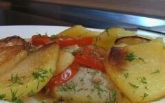 Камбала с картофелем и горошком в духовке