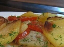 Камбала с картофелем и горошком в духовке