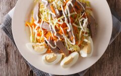 Салат из свиного сердца с соленым огурцом и яйцом