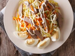 Салат из свиного сердца с соленым огурцом и яйцом