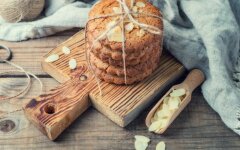 Быстрое миндальное печенье с сахарной пудрой