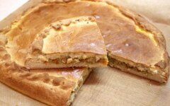 Капустный пирог из дрожжевого теста на молоке и масле