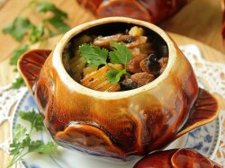 Сочное мясо в горшочках по-селянски
