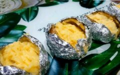 Картофель с сыром и жареным луком в фольге