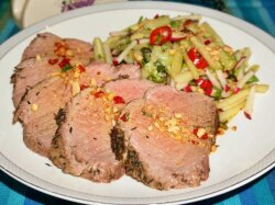 Ростбиф из говядины с овощами в духовке