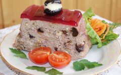 Паштет из куриного филе с черносливом и чесноком