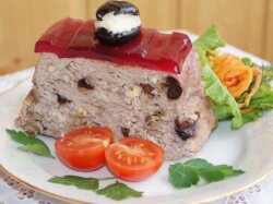 Паштет из куриного филе с черносливом и чесноком