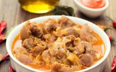 Куриные желудки с овощной подливой в мультиварке