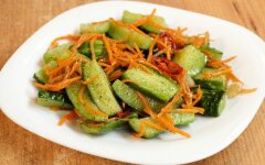 Салат из огурцов и моркови с чесноком на зиму