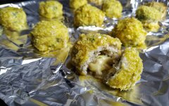 Куриные шарики из фарша с сыром в духовке