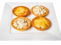 Жульен в тарталетках со сливочным соусом