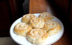 Слоеные слойки с сыром Сулугуни