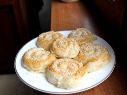 Слоеные слойки с сыром Сулугуни